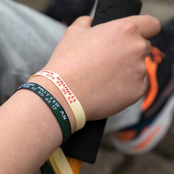 Pulsera SOS con cierre plástico